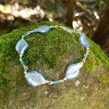 Load image into Gallery viewer, Blue Venetian glass and silver bracelet - Callibeau Jewellery
