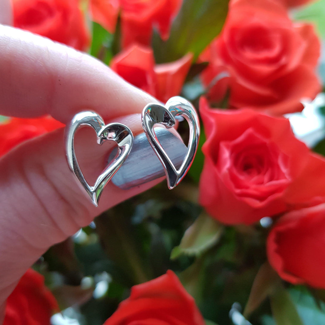 Silver heart outline earrings - Callibeau Jewellery