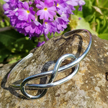 Load image into Gallery viewer, Silver single reef knot torque bangle - Callibeau Jewellery

