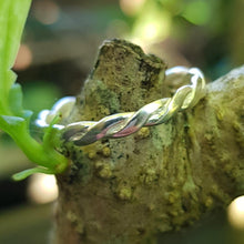 Load image into Gallery viewer, Silver, entwined wire ring in various sizes. - Callibeau Jewellery
