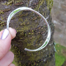 Load image into Gallery viewer, Silver torque bangle 10g - Callibeau Jewellery

