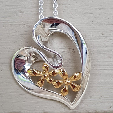Silver heart pendant with silver gold plated flowers on 18