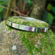 Load image into Gallery viewer, Silver hinged round bangle - Callibeau Jewellery
