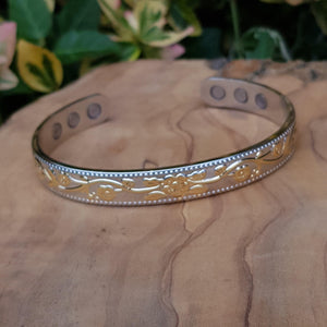 Stylish magnetic bracelet with flower design - Callibeau Jewellery