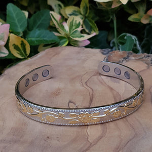 Stylish magnetic bracelet with flower design - Callibeau Jewellery